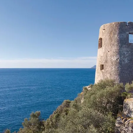 Casa Calamoresca 3 *